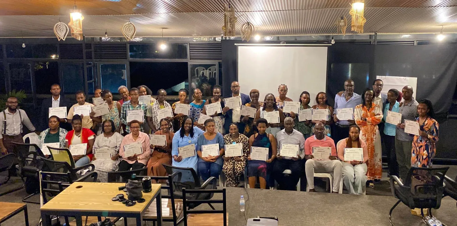 Groupe de professionnels diplômés d’une formation avec Rosine